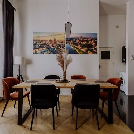 Golden Pearl - Main Square, 100 Sqm, 4 Rooms كراكوفيا المظهر الخارجي الصورة