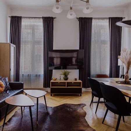 Golden Pearl - Main Square, 100 Sqm, 4 Rooms كراكوفيا المظهر الخارجي الصورة