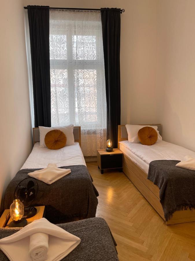 Golden Pearl - Main Square, 100 Sqm, 4 Rooms كراكوفيا المظهر الخارجي الصورة
