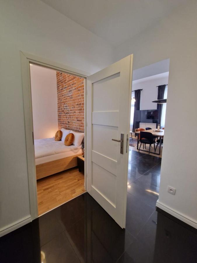 Golden Pearl - Main Square, 100 Sqm, 4 Rooms كراكوفيا المظهر الخارجي الصورة