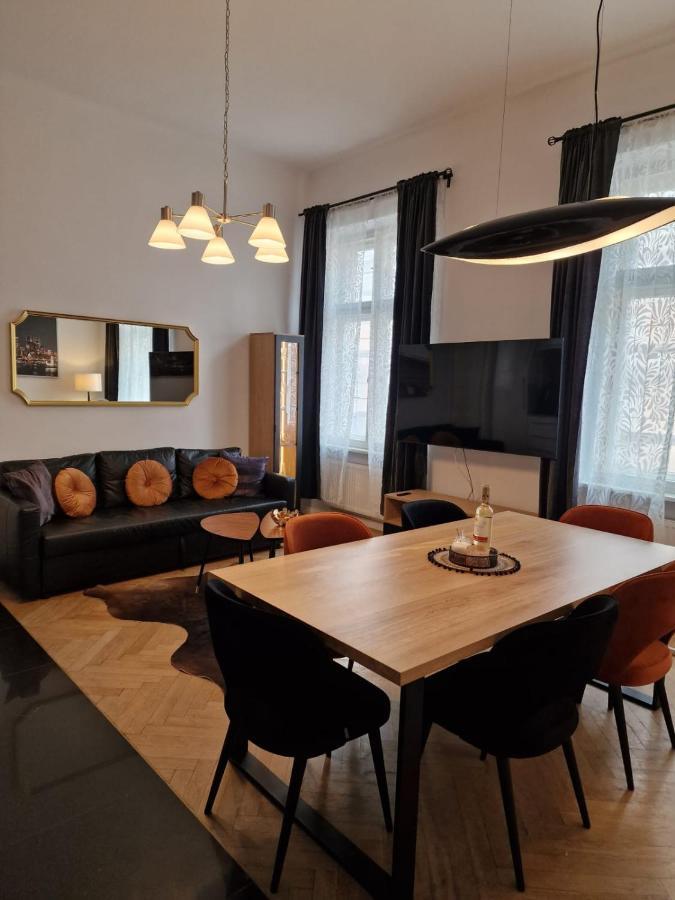 Golden Pearl - Main Square, 100 Sqm, 4 Rooms كراكوفيا المظهر الخارجي الصورة
