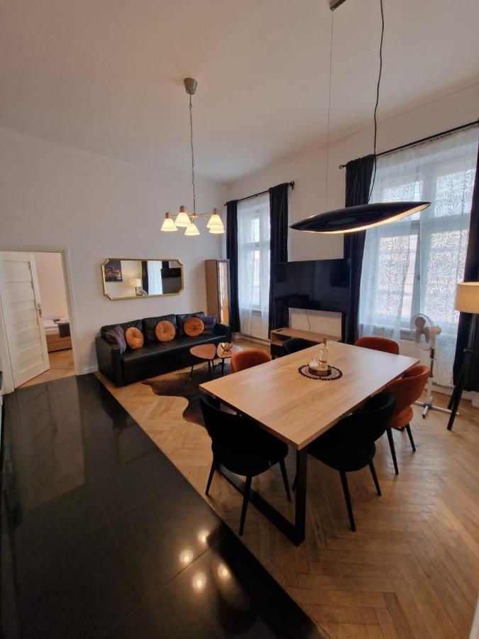 Golden Pearl - Main Square, 100 Sqm, 4 Rooms كراكوفيا المظهر الخارجي الصورة