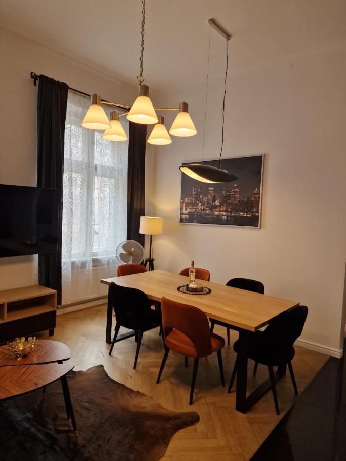 Golden Pearl - Main Square, 100 Sqm, 4 Rooms كراكوفيا المظهر الخارجي الصورة