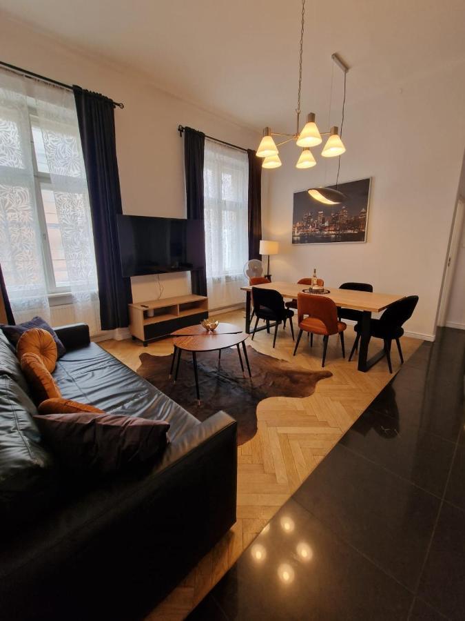 Golden Pearl - Main Square, 100 Sqm, 4 Rooms كراكوفيا المظهر الخارجي الصورة