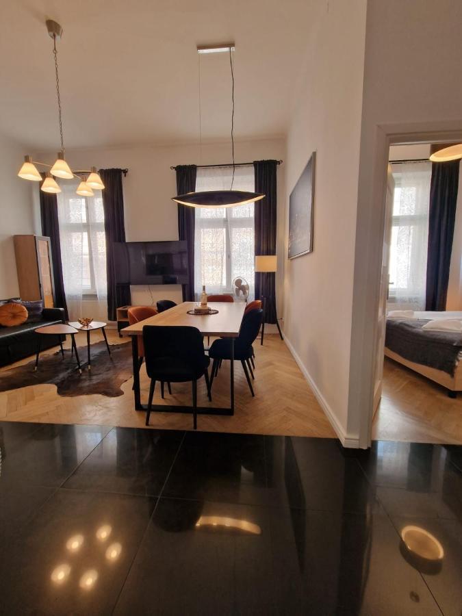 Golden Pearl - Main Square, 100 Sqm, 4 Rooms كراكوفيا المظهر الخارجي الصورة