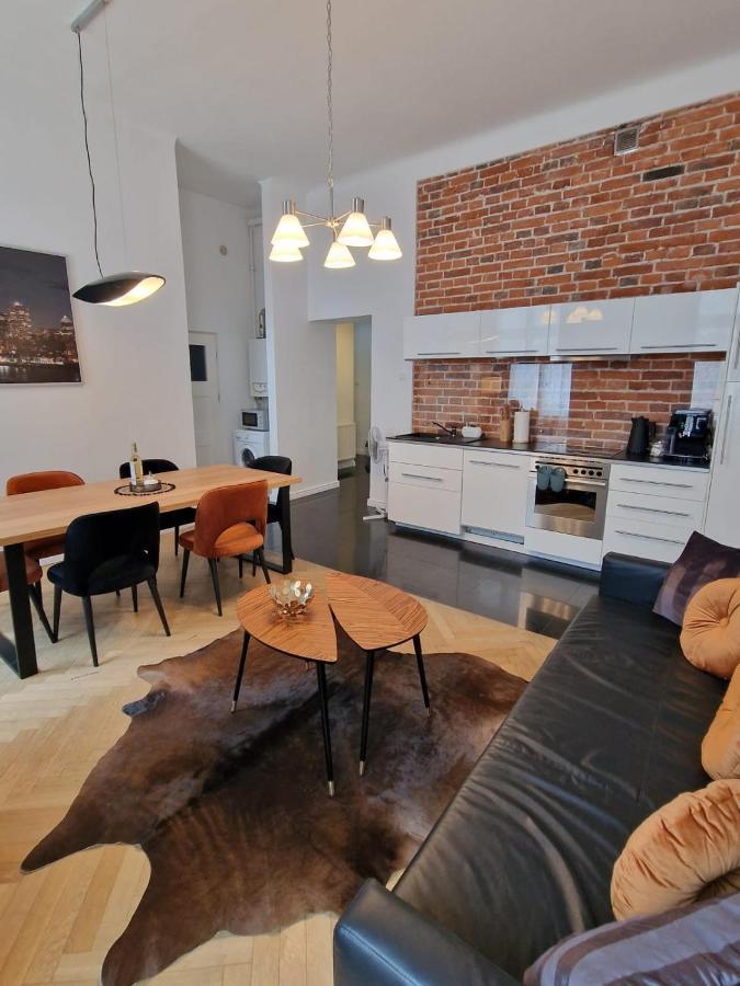 Golden Pearl - Main Square, 100 Sqm, 4 Rooms كراكوفيا المظهر الخارجي الصورة