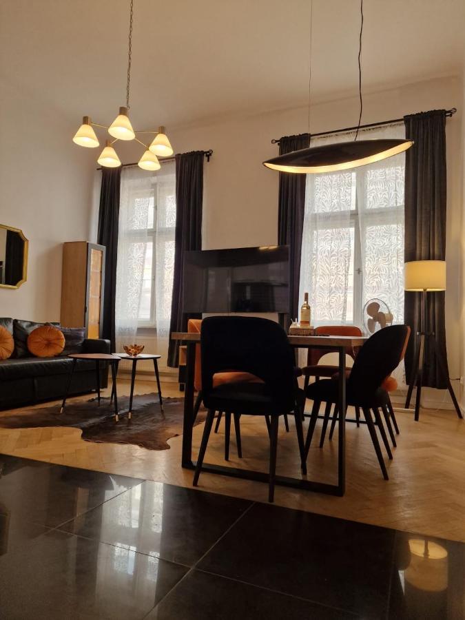 Golden Pearl - Main Square, 100 Sqm, 4 Rooms كراكوفيا المظهر الخارجي الصورة