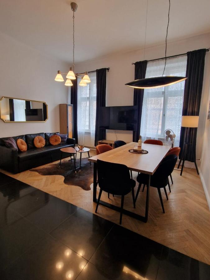Golden Pearl - Main Square, 100 Sqm, 4 Rooms كراكوفيا المظهر الخارجي الصورة
