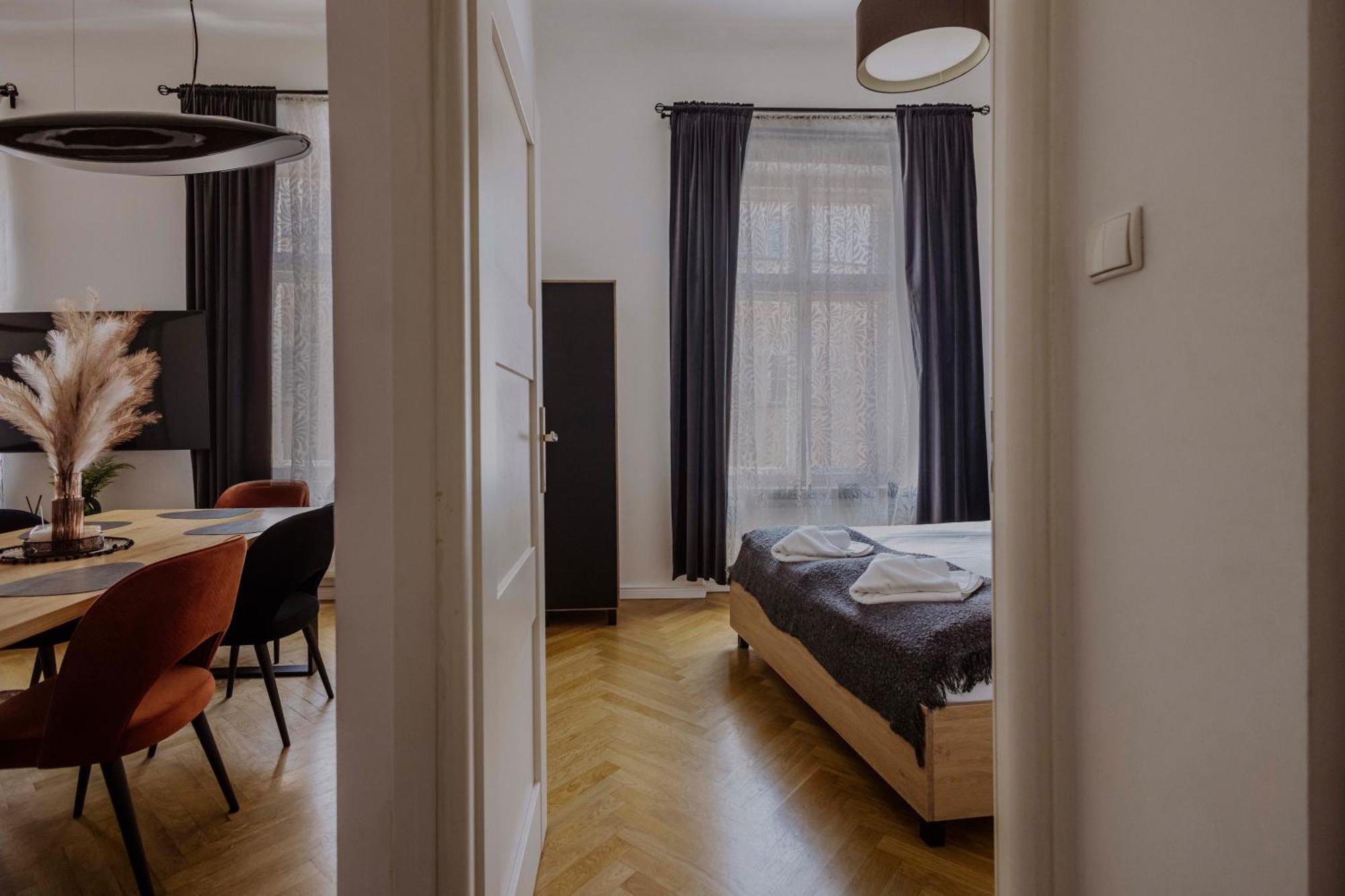 Golden Pearl - Main Square, 100 Sqm, 4 Rooms كراكوفيا المظهر الخارجي الصورة