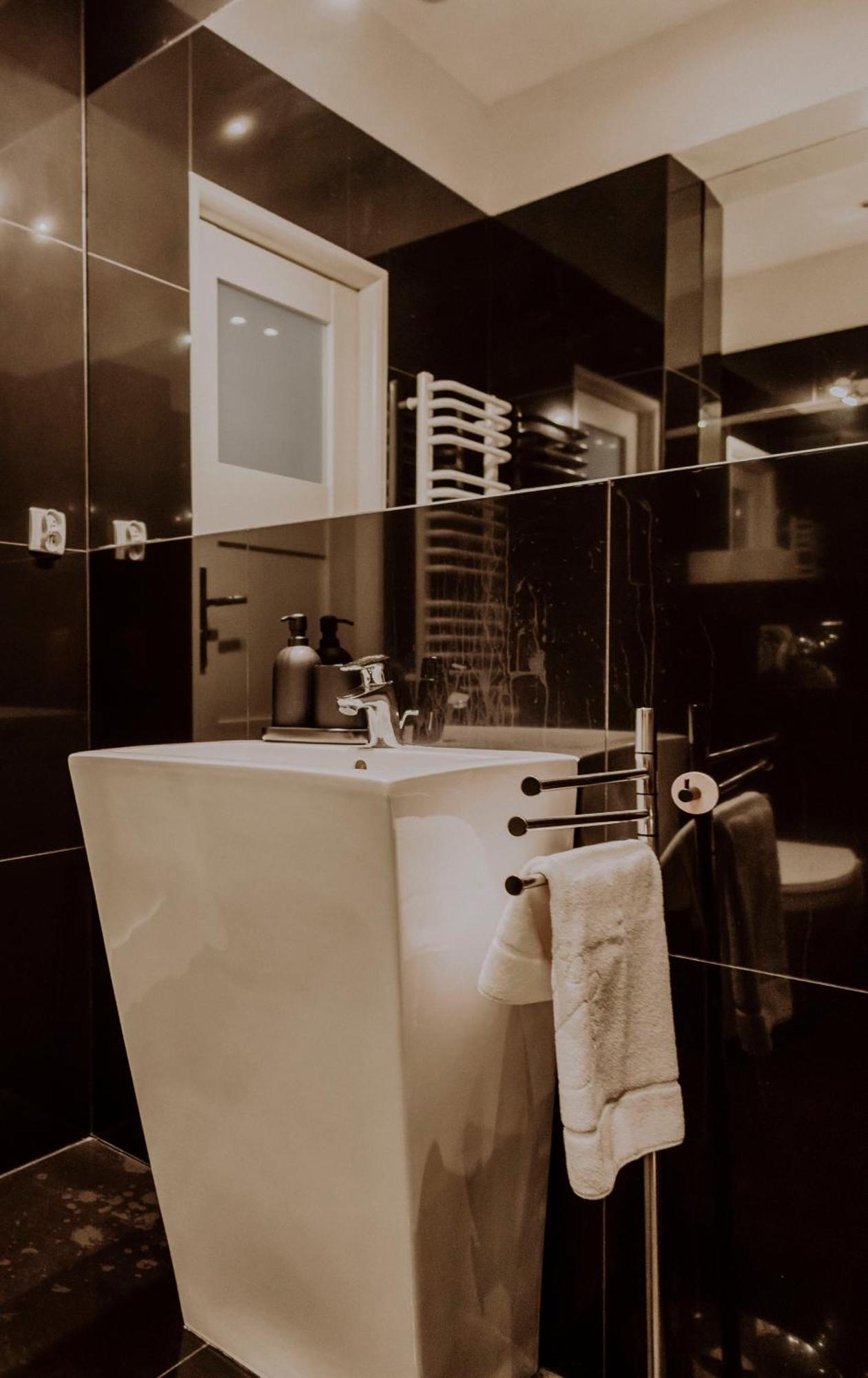 Golden Pearl - Main Square, 100 Sqm, 4 Rooms كراكوفيا المظهر الخارجي الصورة
