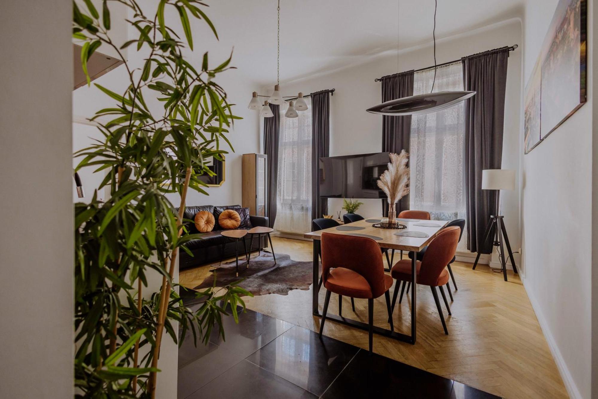Golden Pearl - Main Square, 100 Sqm, 4 Rooms كراكوفيا المظهر الخارجي الصورة