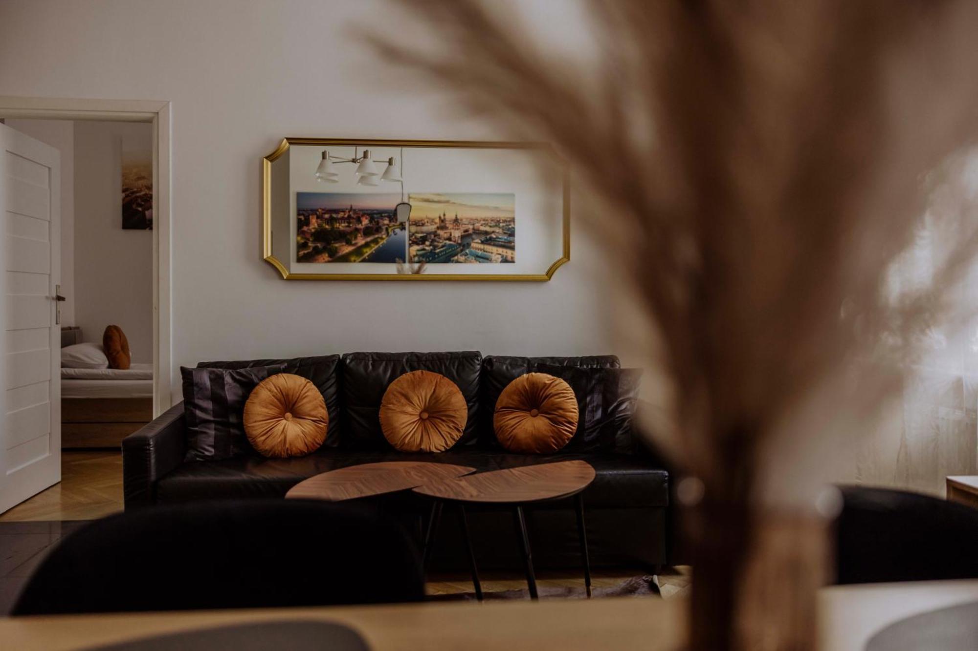 Golden Pearl - Main Square, 100 Sqm, 4 Rooms كراكوفيا المظهر الخارجي الصورة