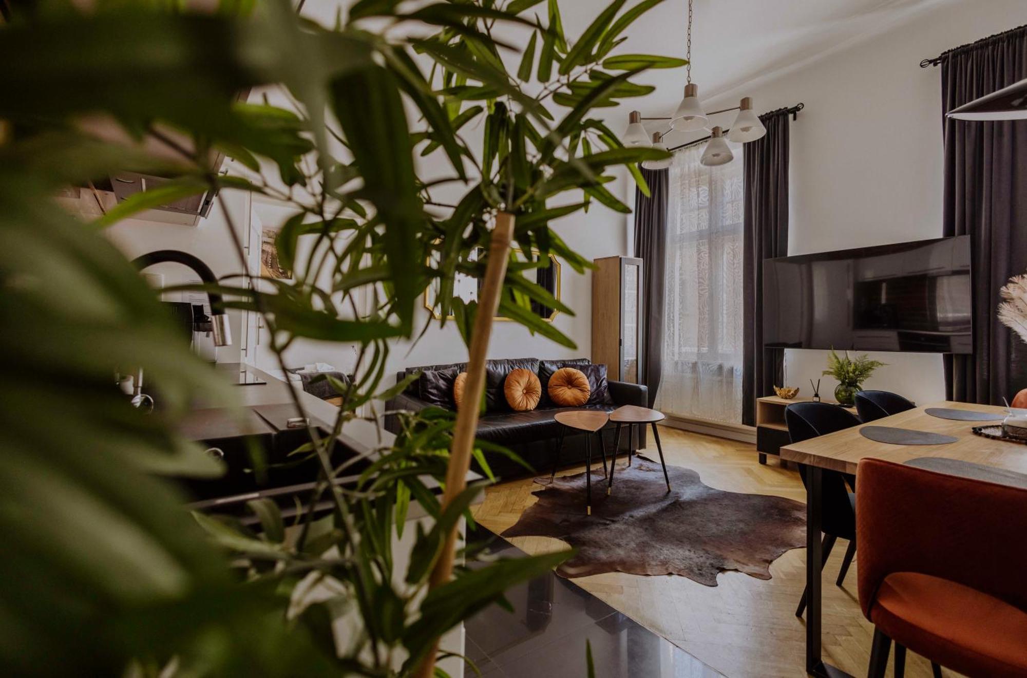 Golden Pearl - Main Square, 100 Sqm, 4 Rooms كراكوفيا المظهر الخارجي الصورة