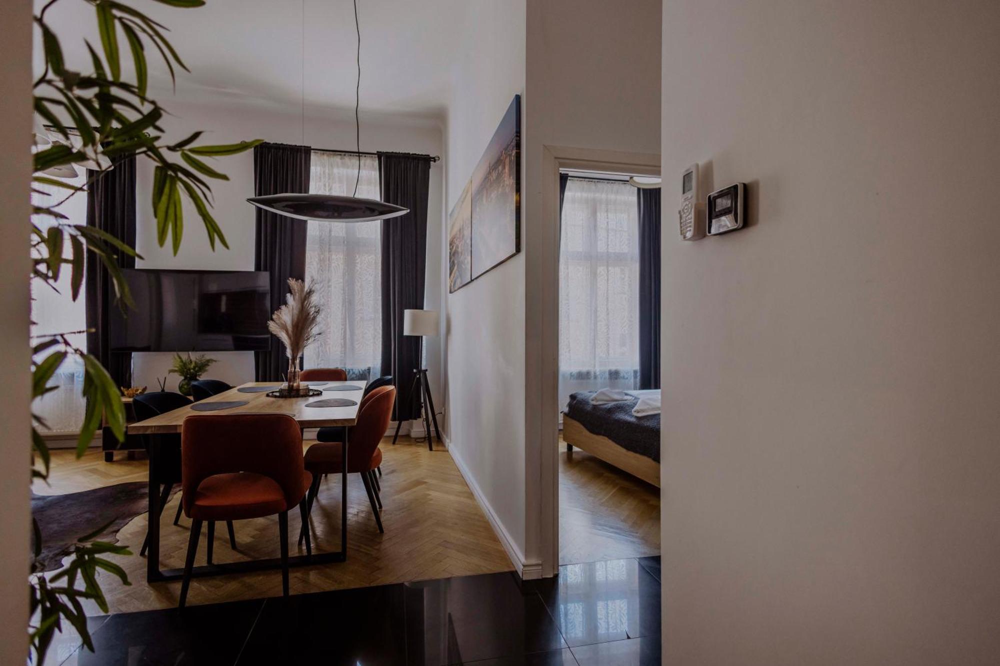 Golden Pearl - Main Square, 100 Sqm, 4 Rooms كراكوفيا المظهر الخارجي الصورة