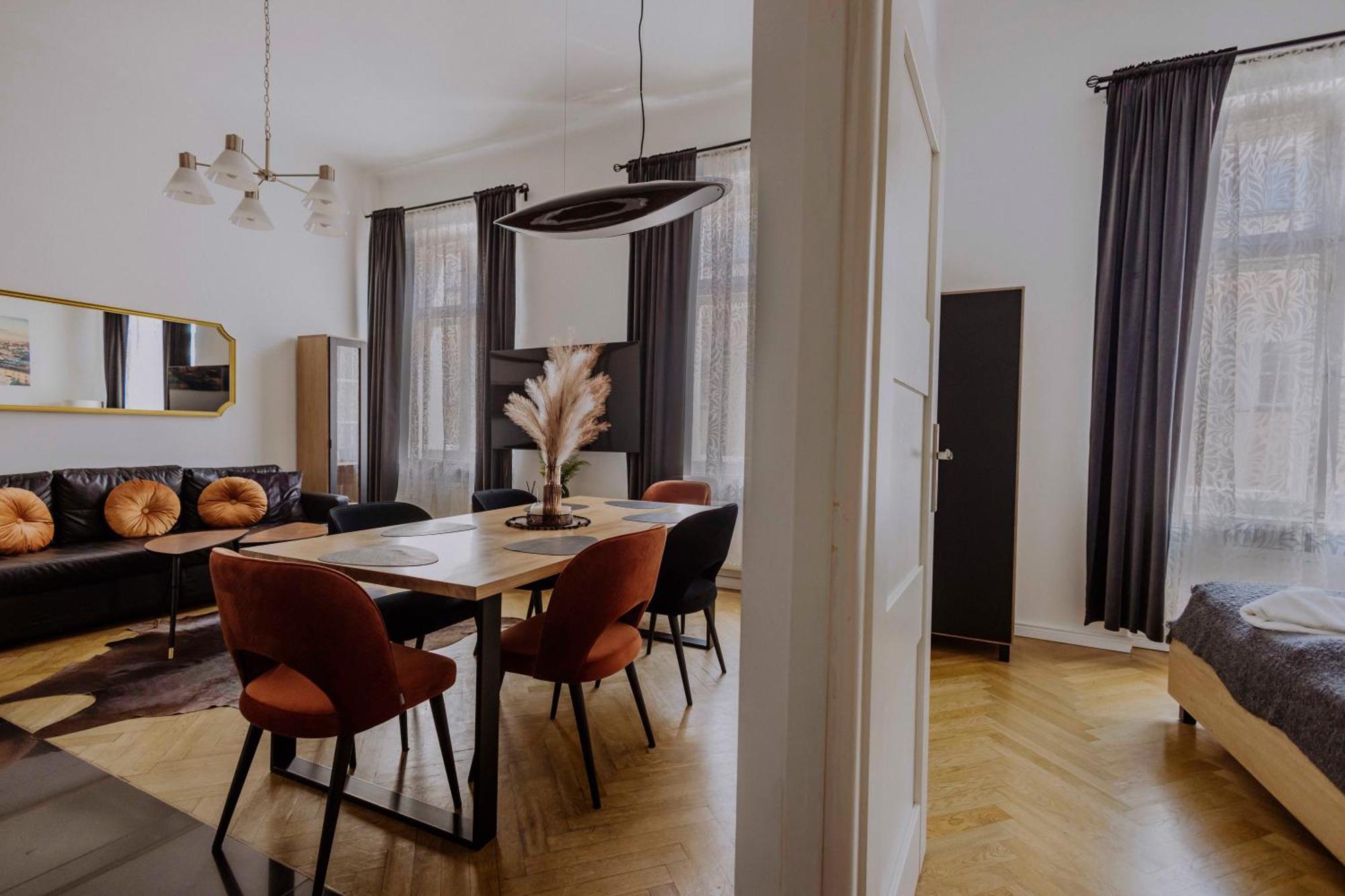 Golden Pearl - Main Square, 100 Sqm, 4 Rooms كراكوفيا المظهر الخارجي الصورة