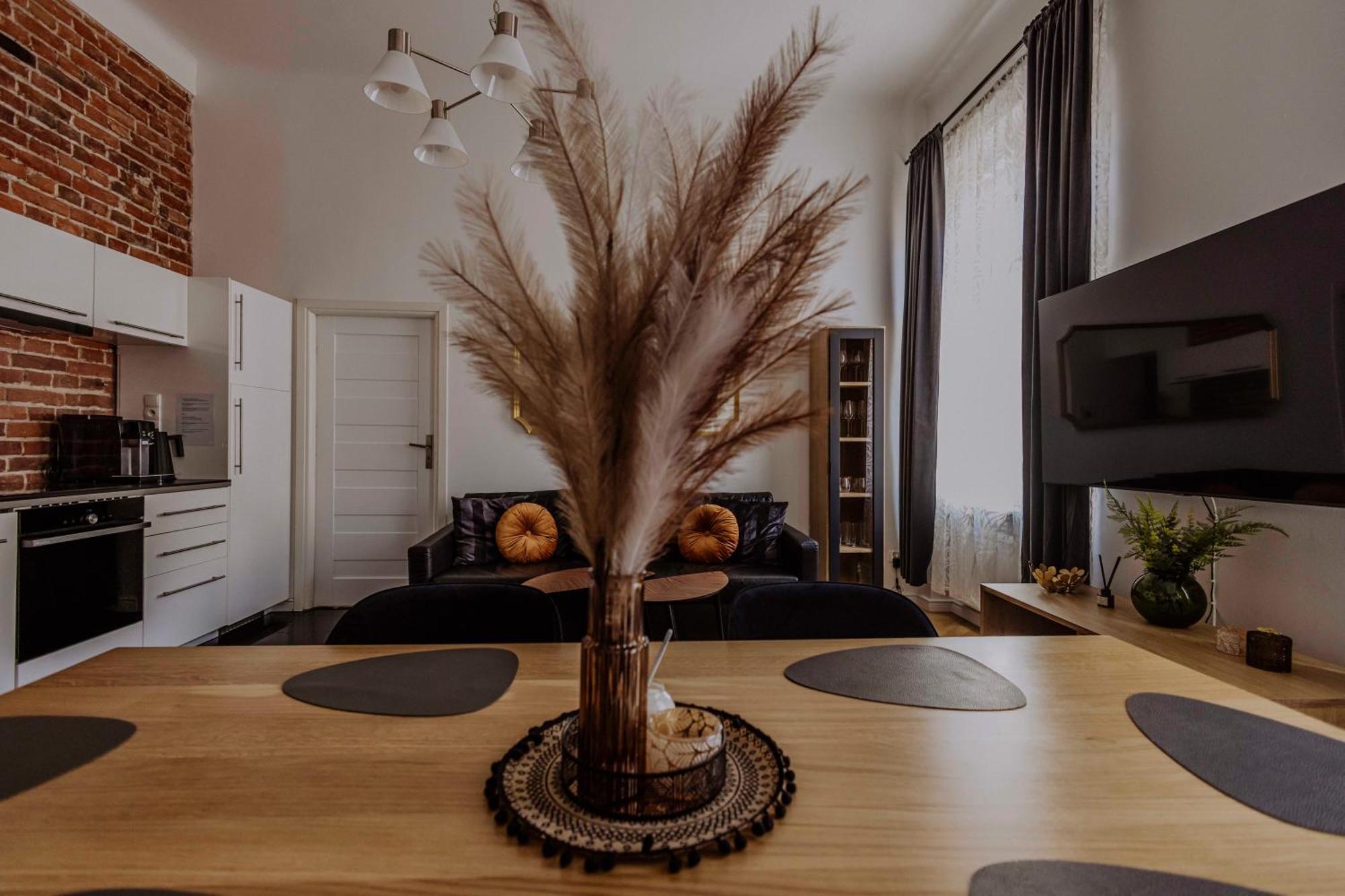 Golden Pearl - Main Square, 100 Sqm, 4 Rooms كراكوفيا المظهر الخارجي الصورة